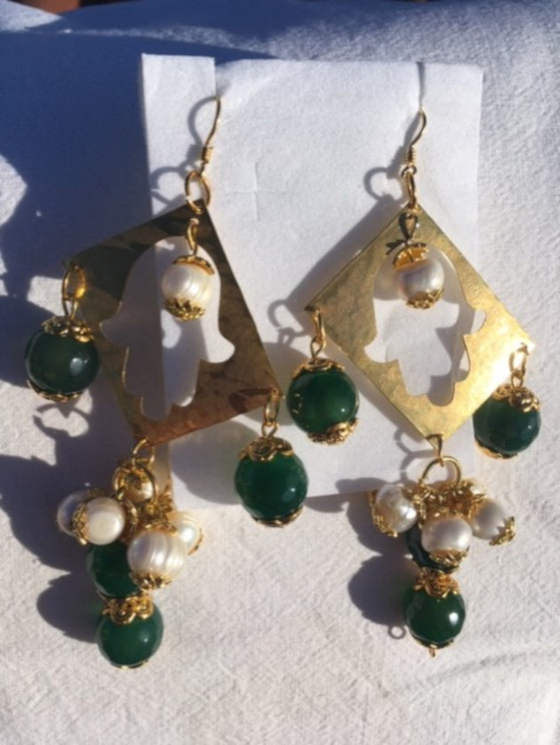 Boucles d'oreilles en cuivre martelé plaqué or, Agate et Perles